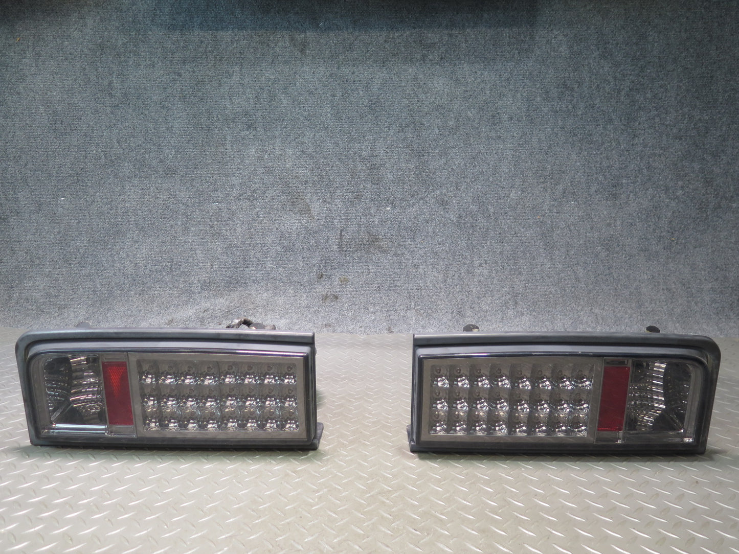2005-2007 Hummer H2 Rear Right & Left Side Tail Light Lamp Set