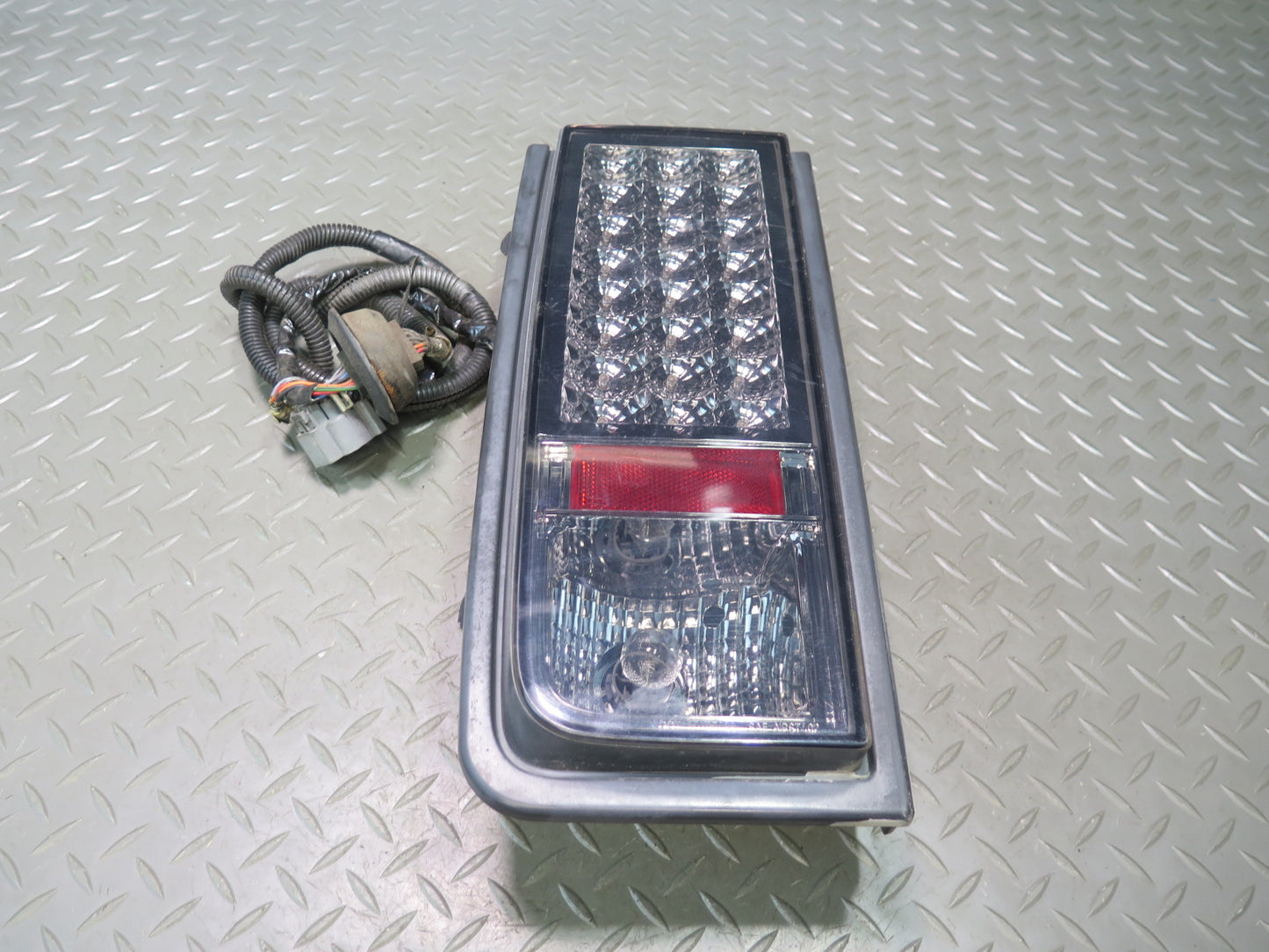 2005-2007 Hummer H2 Rear Right & Left Side Tail Light Lamp Set