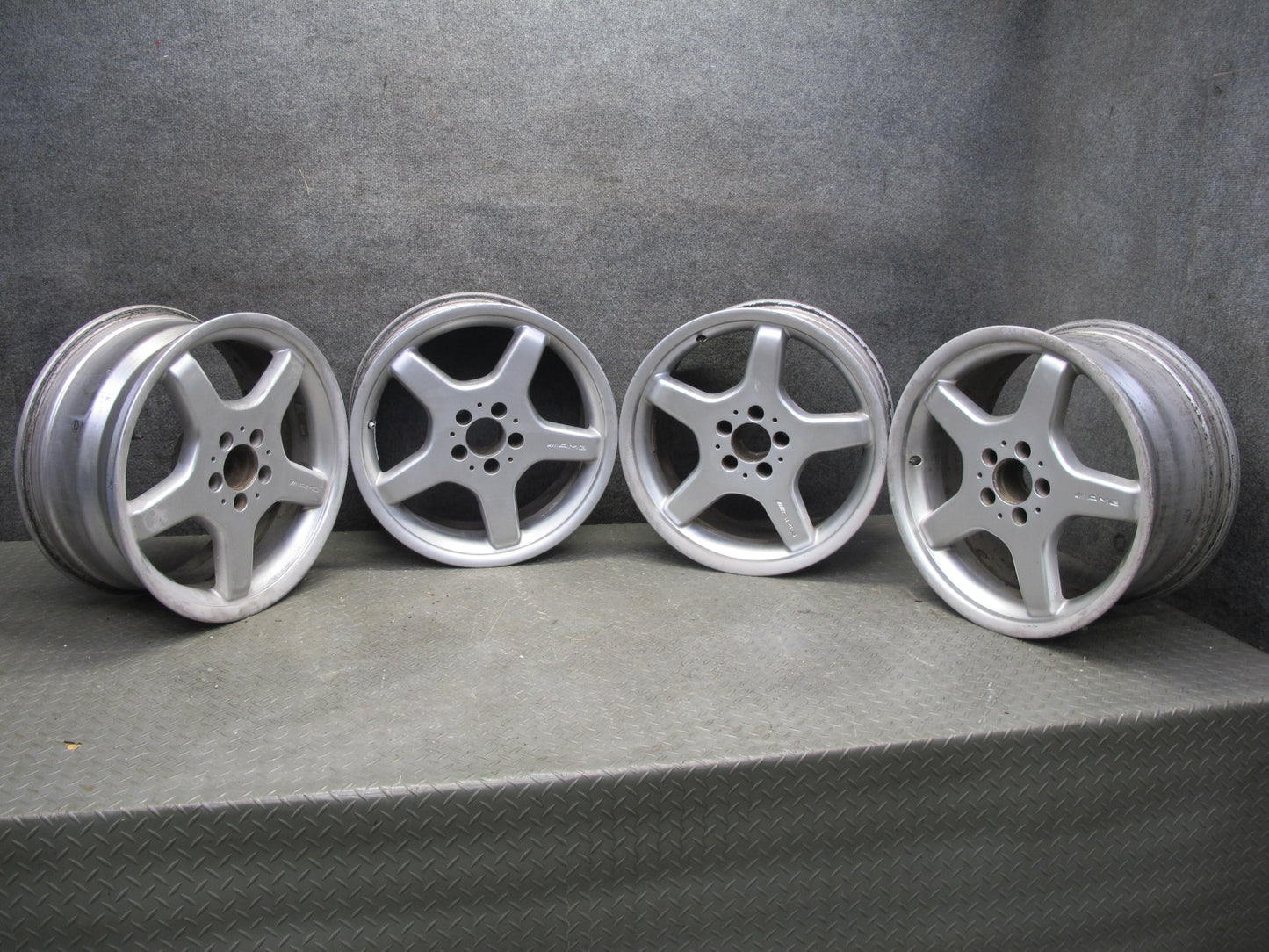 03-06 Mercedes R230 AMG Set of 4 18" R18 Alloy Wheel Rim 18x8.5/9.5J ET30/33 OEM