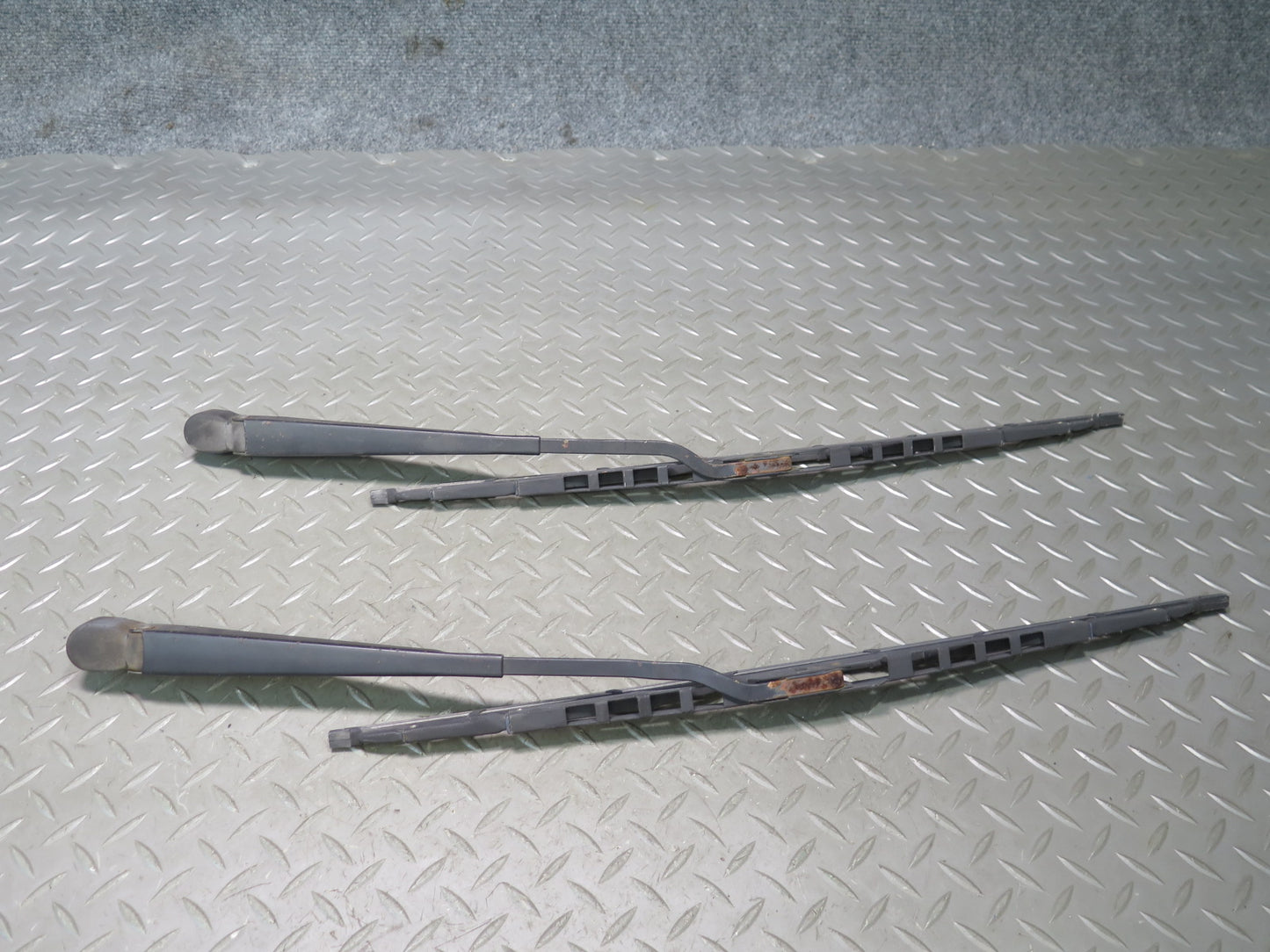 74-85 Mercedes W123 Set of 2 Front Left & Right Windshield Wiper Arm OEM
