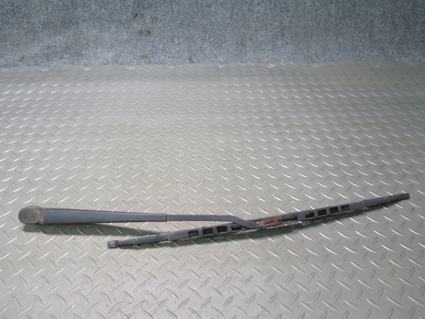 74-85 Mercedes W123 Set of 2 Front Left & Right Windshield Wiper Arm OEM