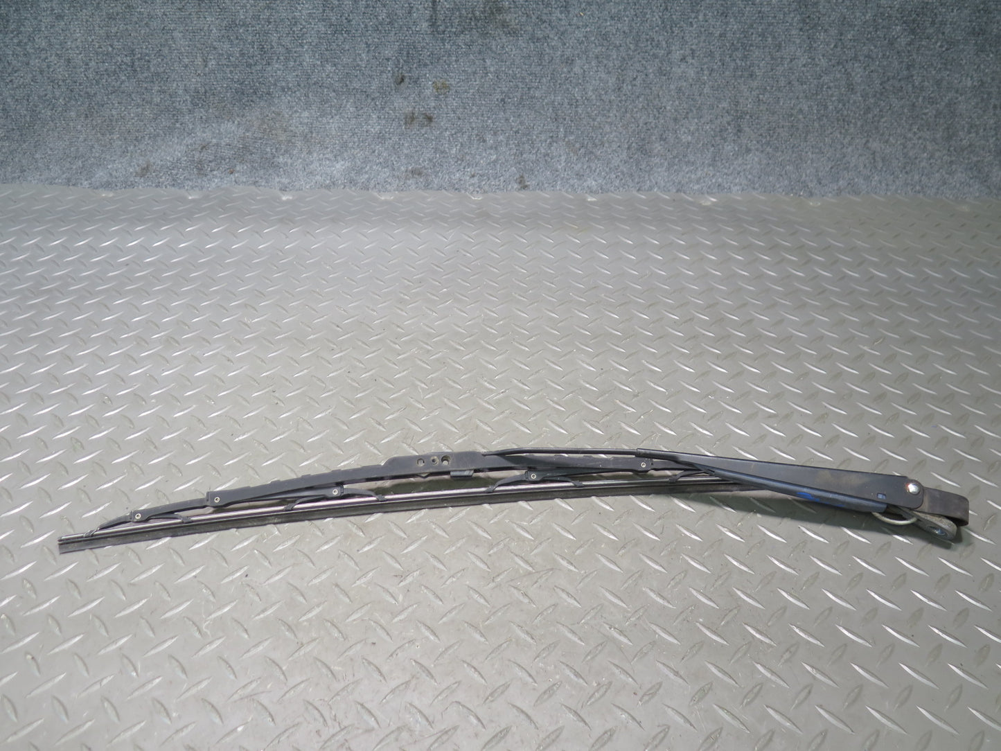 74-85 Mercedes W123 Set of 2 Front Left & Right Windshield Wiper Arm OEM