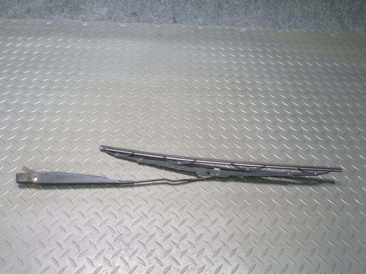 74-85 Mercedes W123 Set of 2 Front Left & Right Windshield Wiper Arm OEM