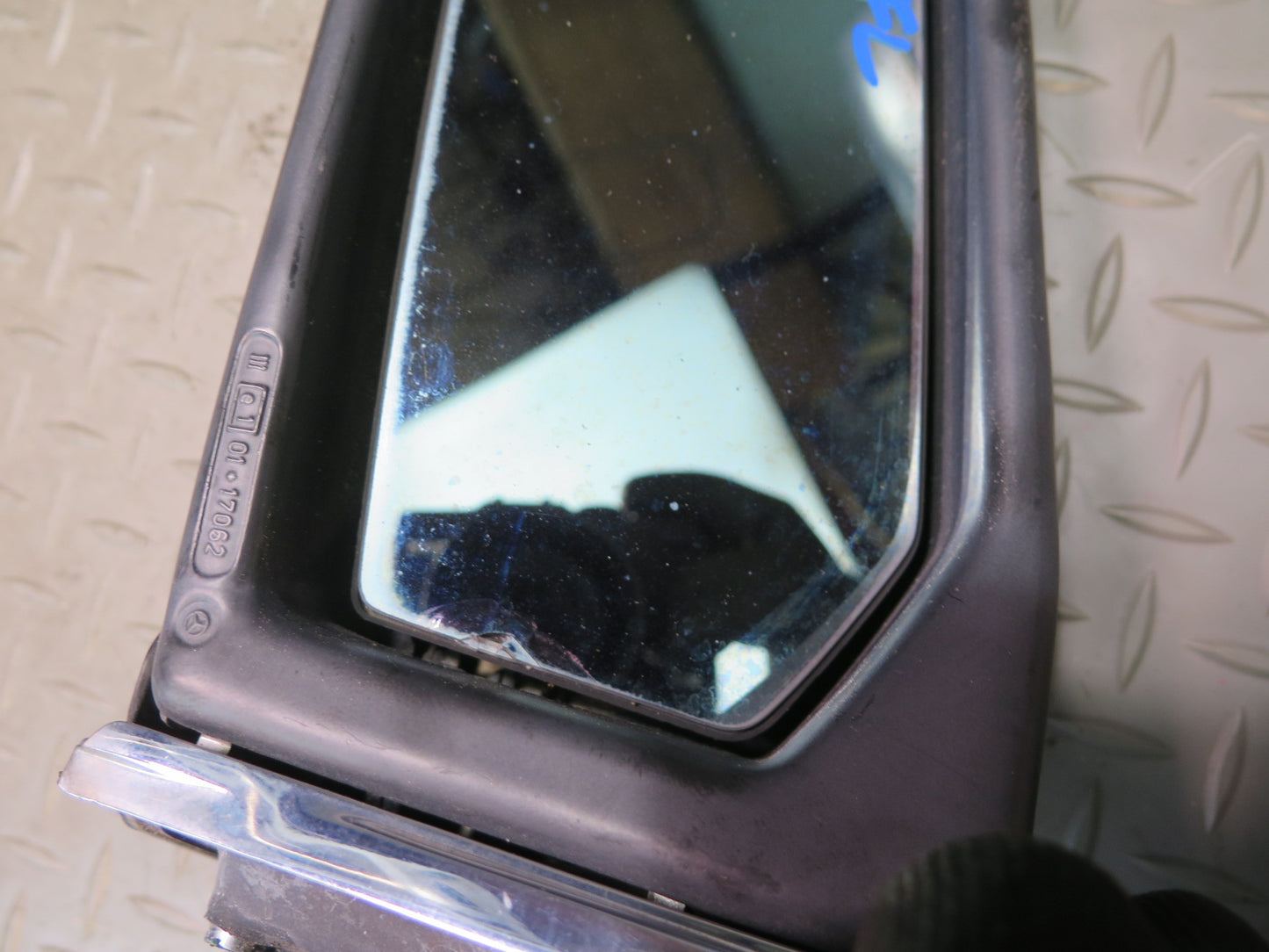 77-83 Mercedes W123 240D Front Left Door Exterior Side View Mirror OEM