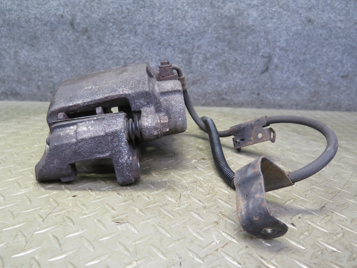 2003-2009 Hummer H2 AWD Front Left & Right Side Brake Caliper Set of 2