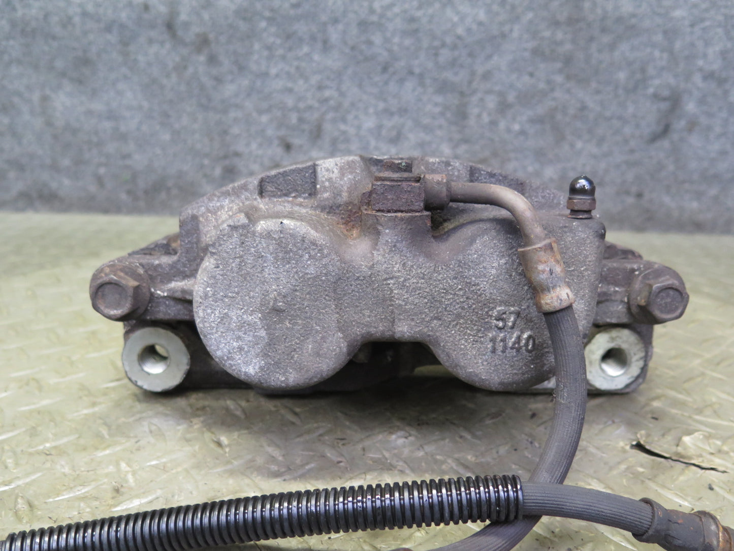 2003-2009 Hummer H2 AWD Front Left & Right Side Brake Caliper Set of 2