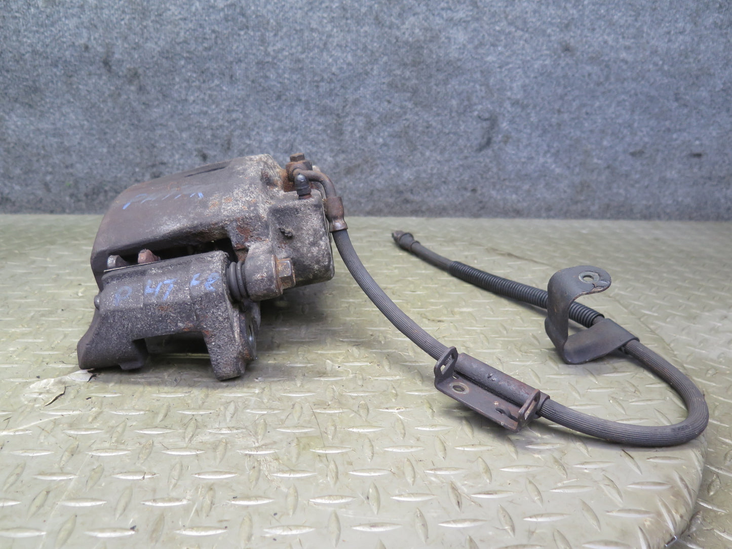 2003-2009 Hummer H2 AWD Front Left & Right Side Brake Caliper Set of 2