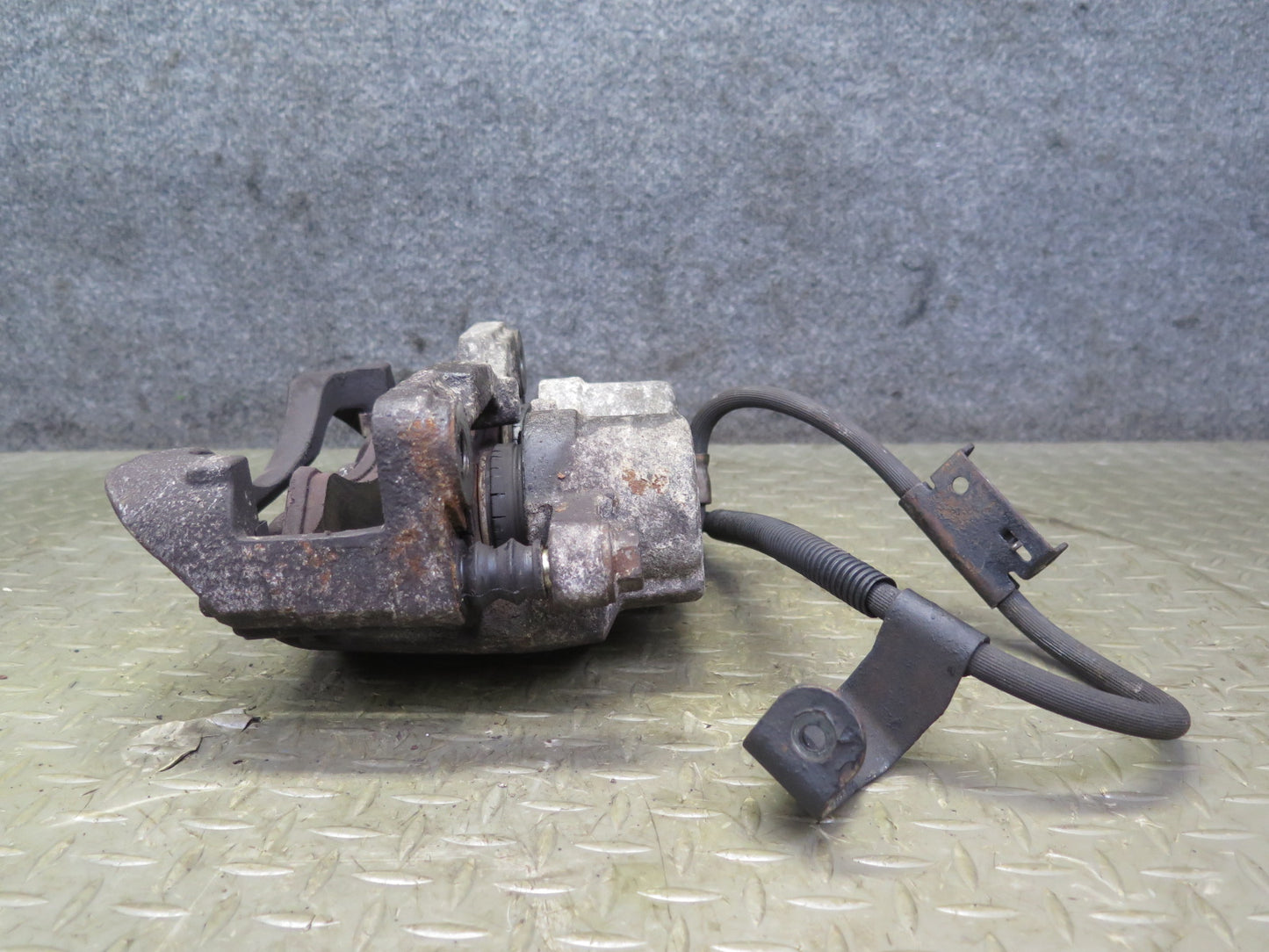 2003-2009 Hummer H2 AWD Front Left & Right Side Brake Caliper Set of 2