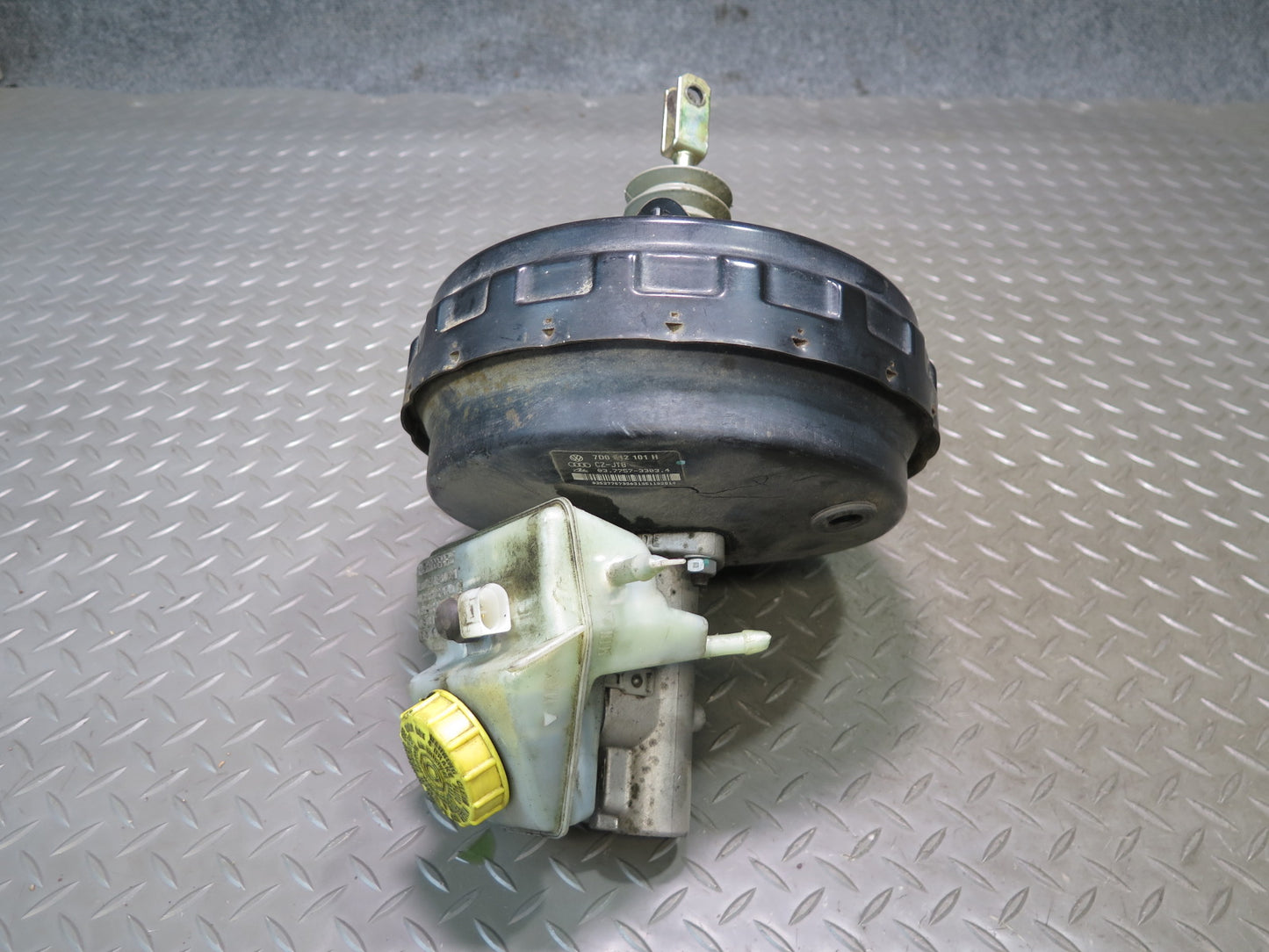 99-03 VW Eurovan T4 Brake Master Cylinder Booster Fluid Reservoir OEM