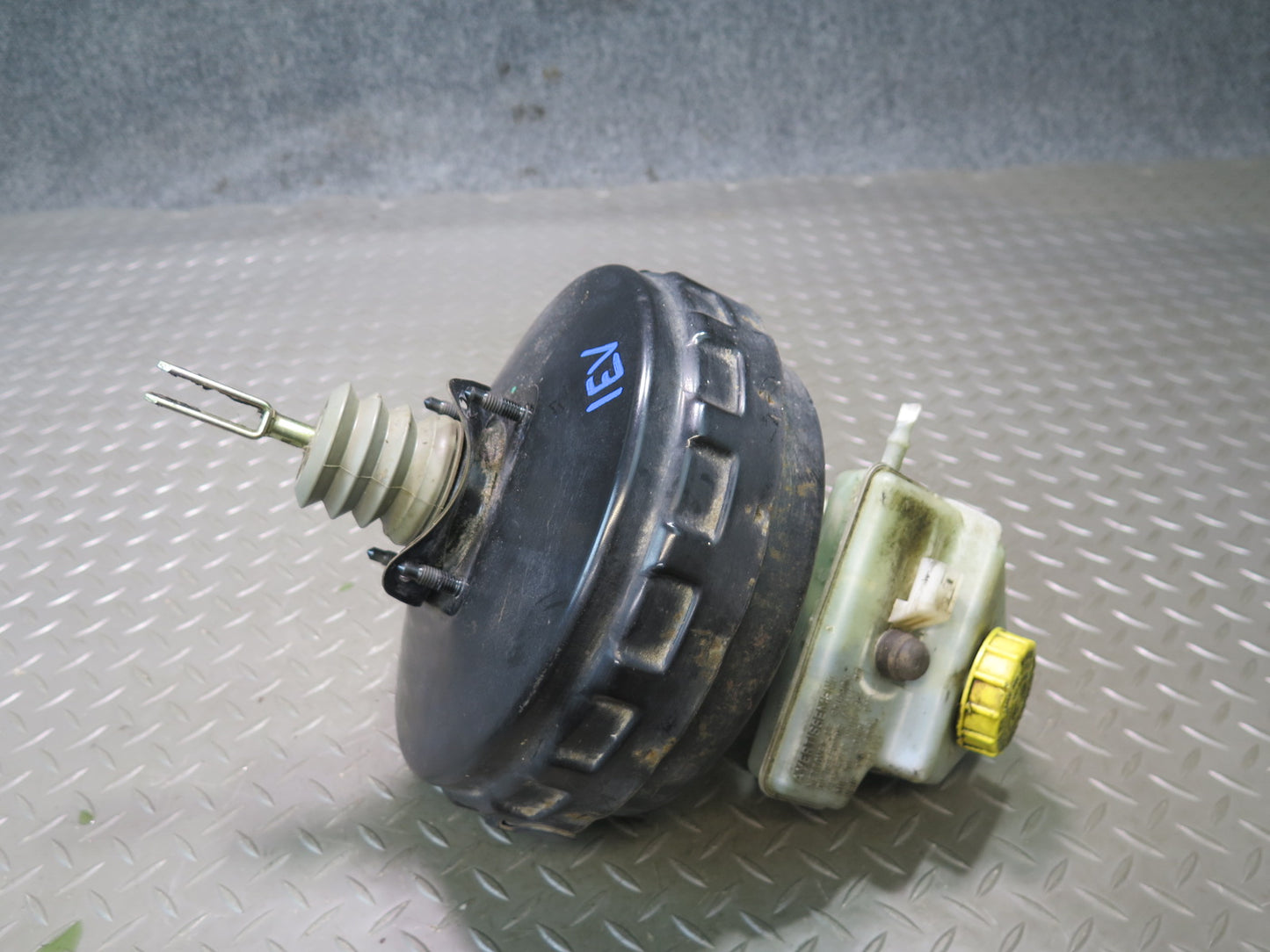 99-03 VW Eurovan T4 Brake Master Cylinder Booster Fluid Reservoir OEM