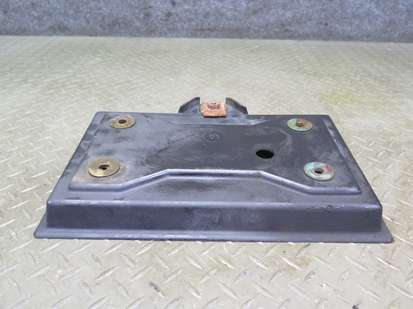 2003-2007 Hummer H2 Battery Tray Bracket Support 15119301