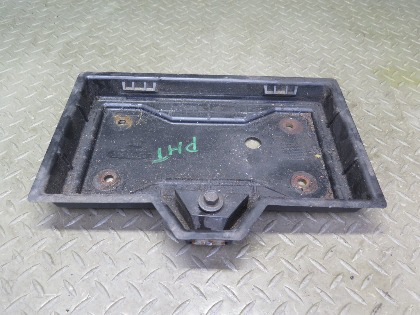 2003-2007 Hummer H2 Battery Tray Bracket Support 15119301