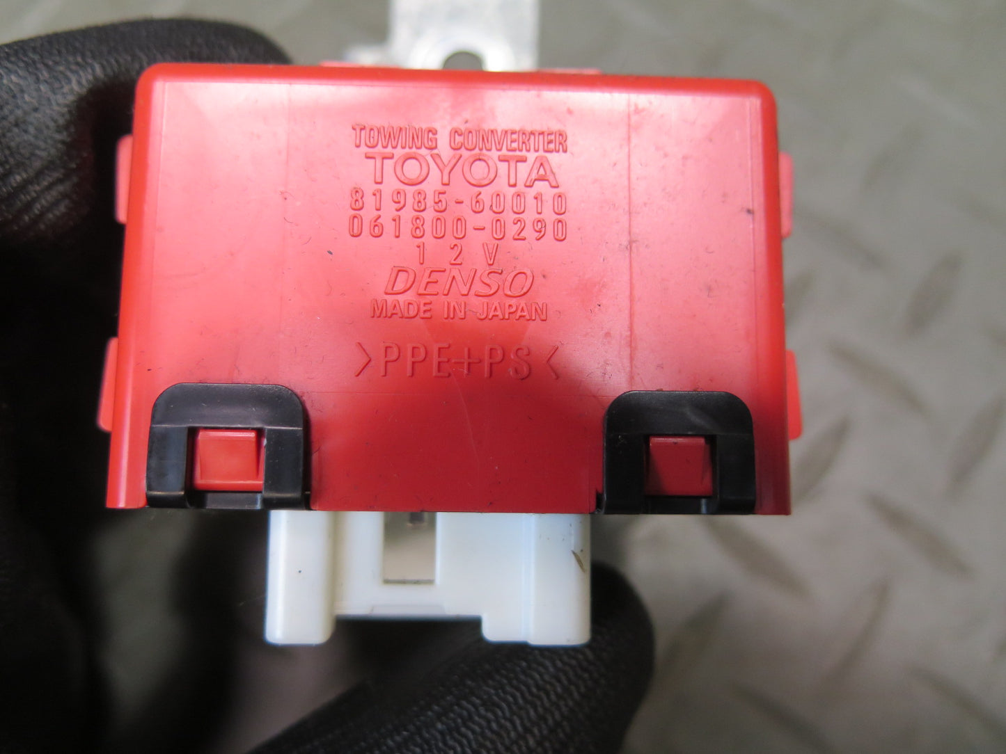 2003-2007 Lexus UZJ100L LX470 Towing Converter Computer Control Module