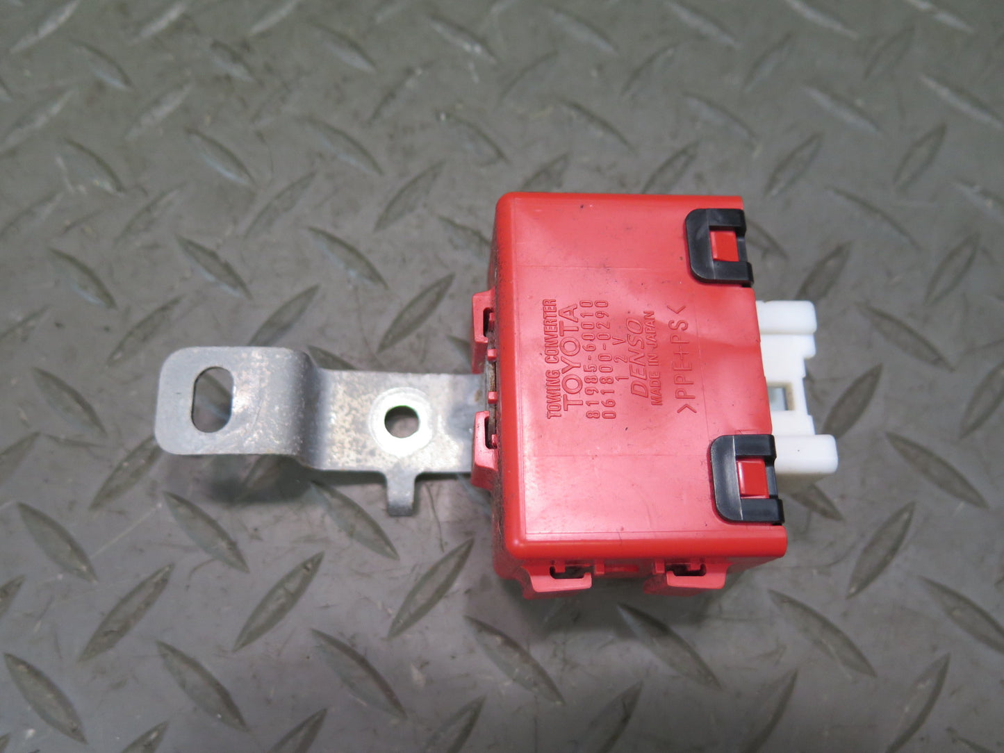 2003-2007 Lexus UZJ100L LX470 Towing Converter Computer Control Module