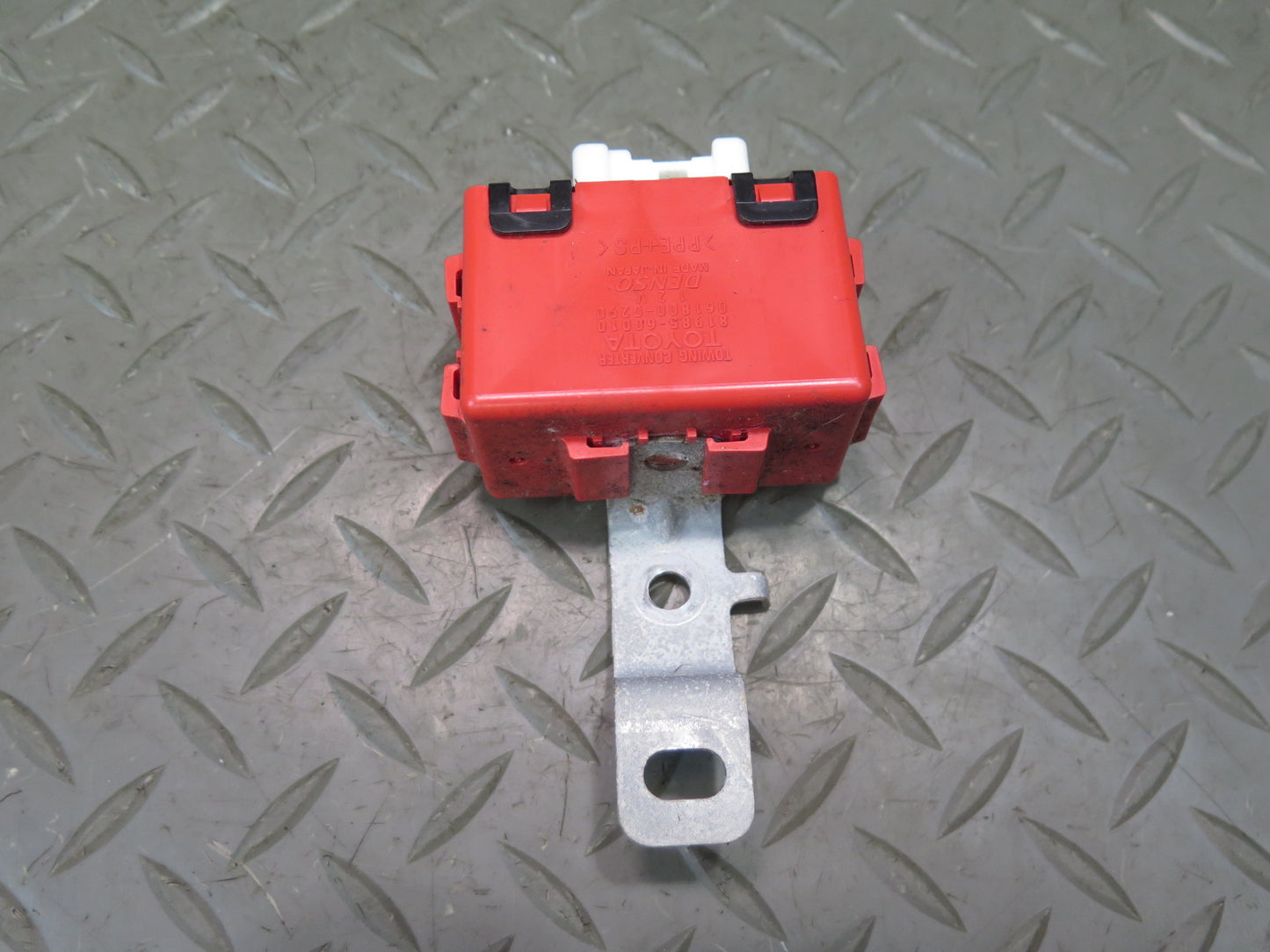 2003-2007 Lexus UZJ100L LX470 Towing Converter Computer Control Module
