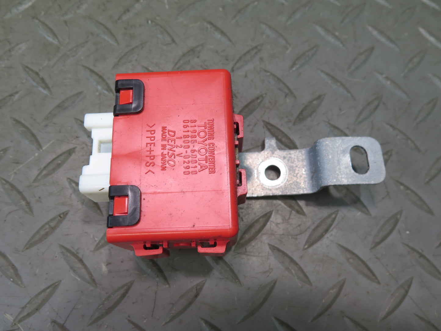 2003-2007 Lexus UZJ100L LX470 Towing Converter Computer Control Module