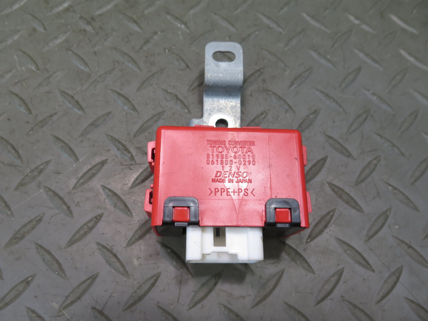 2003-2007 Lexus UZJ100L LX470 Towing Converter Computer Control Module