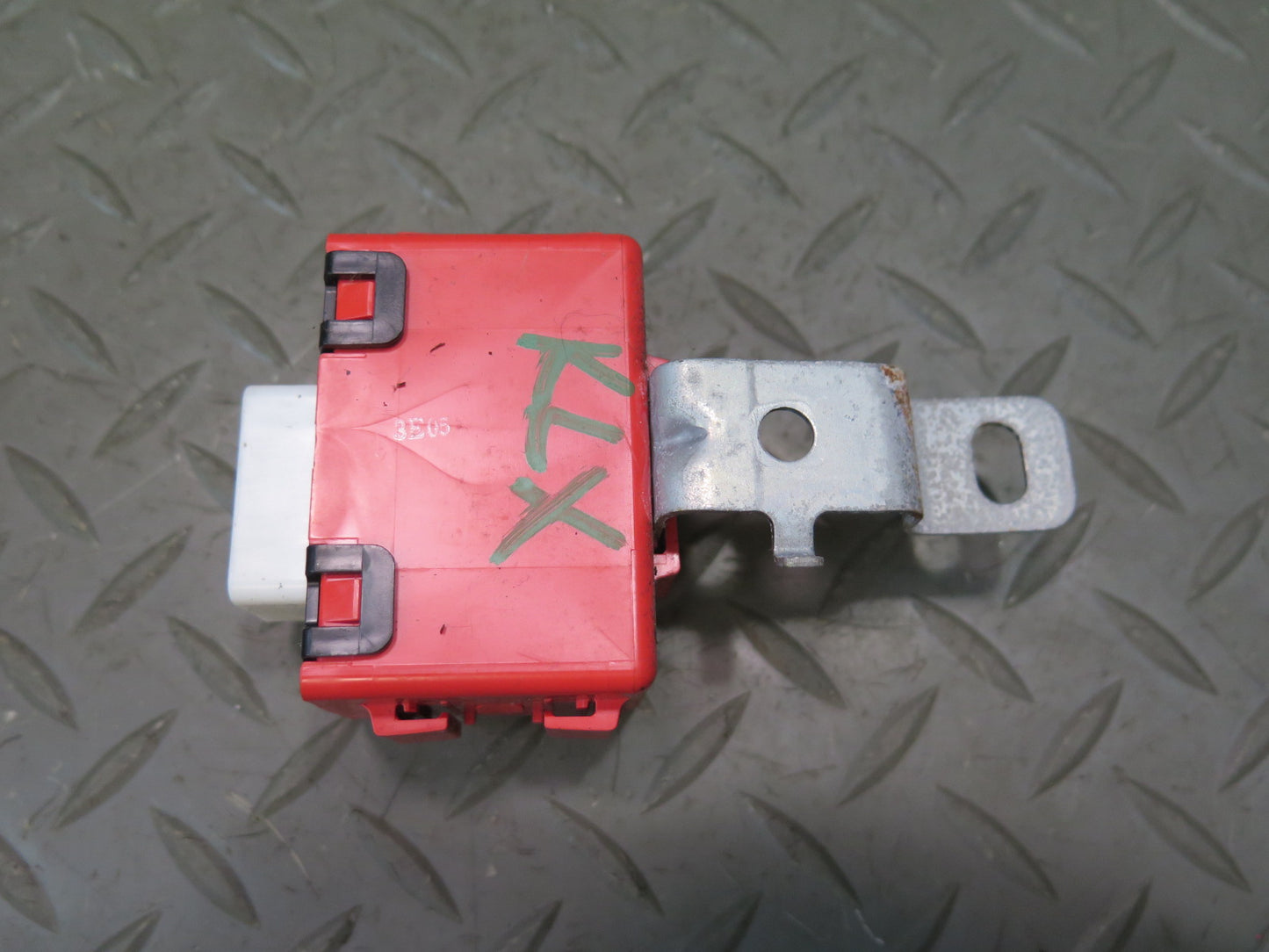2003-2007 Lexus UZJ100L LX470 Towing Converter Computer Control Module