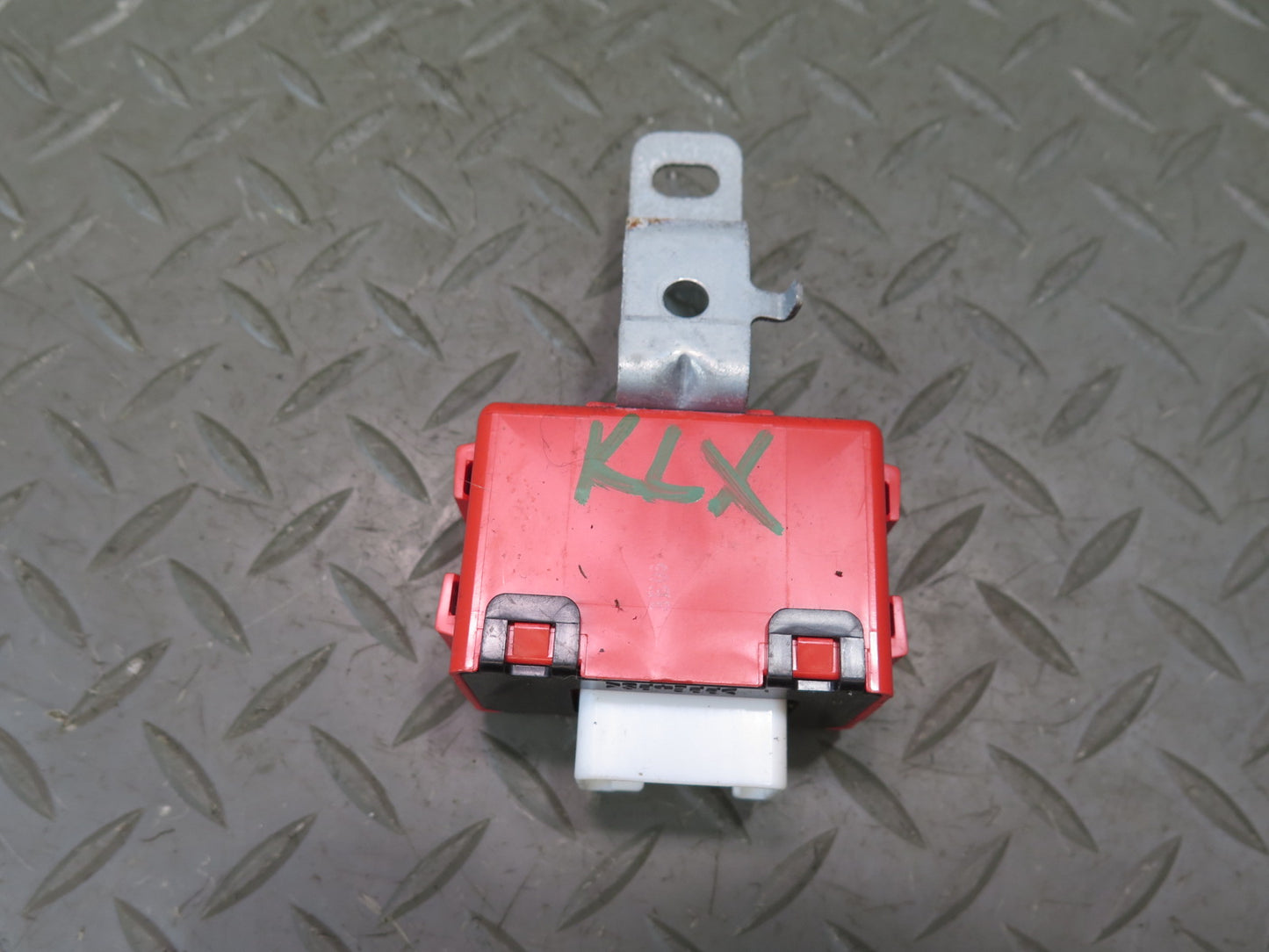 2003-2007 Lexus UZJ100L LX470 Towing Converter Computer Control Module