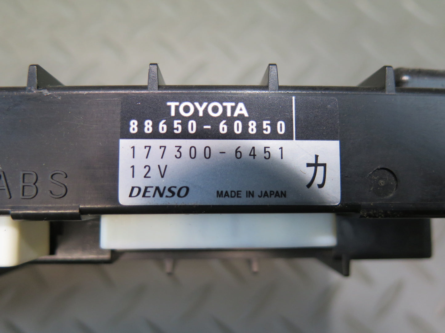 2003-2004 Lexus UZJ100L LX470 A/C Air Condition Amplifier Control Module