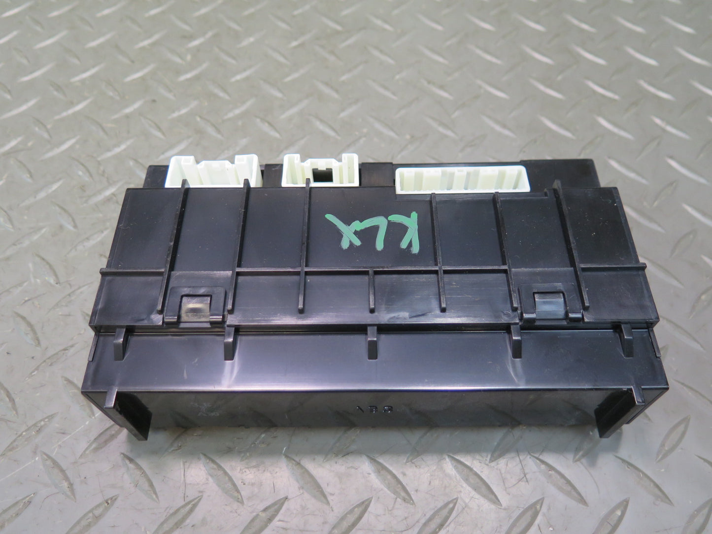 2003-2004 Lexus UZJ100L LX470 A/C Air Condition Amplifier Control Module