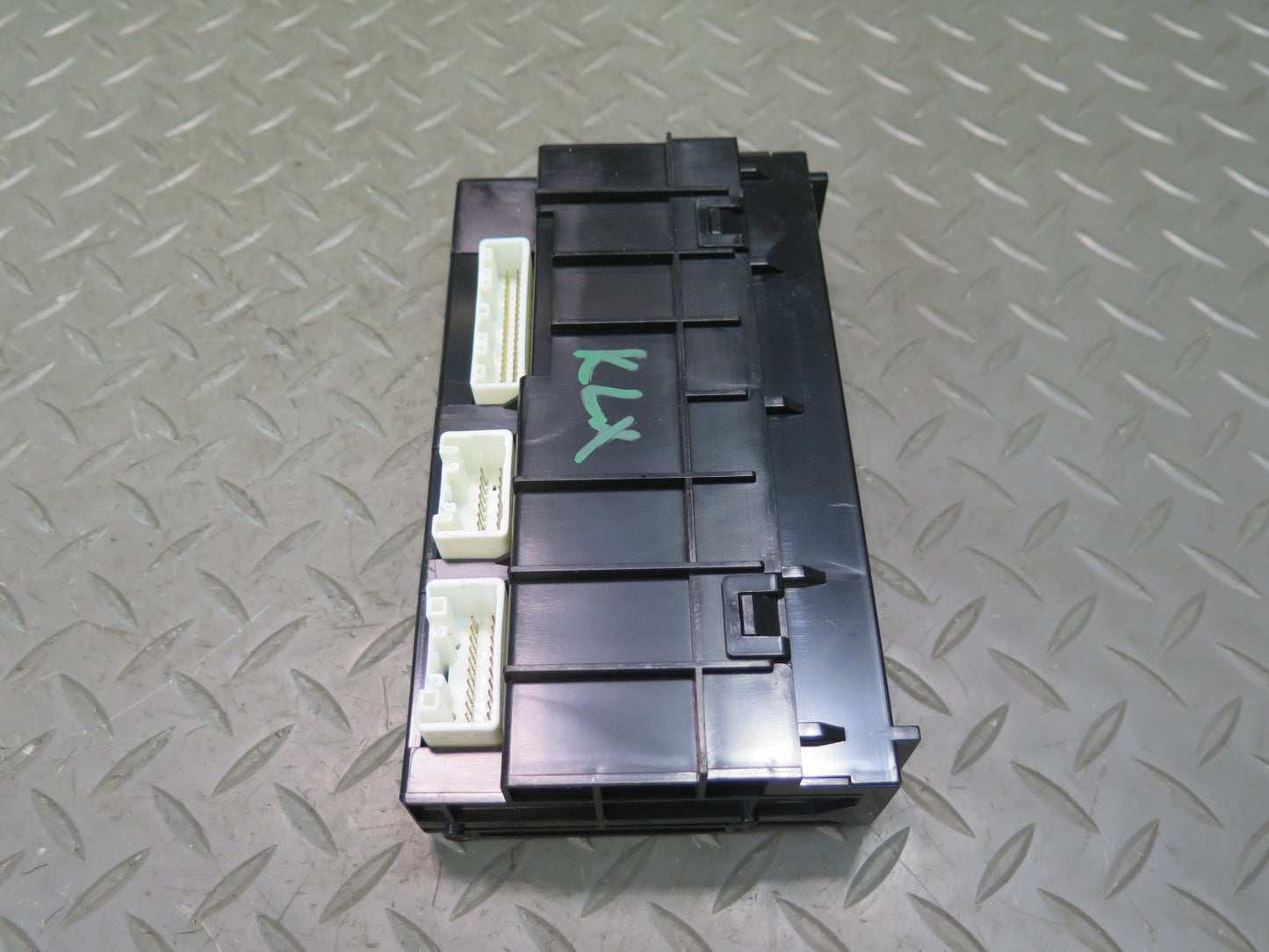 2003-2004 Lexus UZJ100L LX470 A/C Air Condition Amplifier Control Module