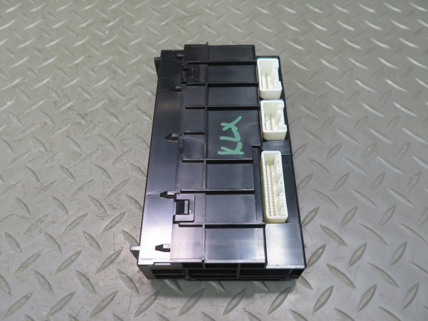 2003-2004 Lexus UZJ100L LX470 A/C Air Condition Amplifier Control Module