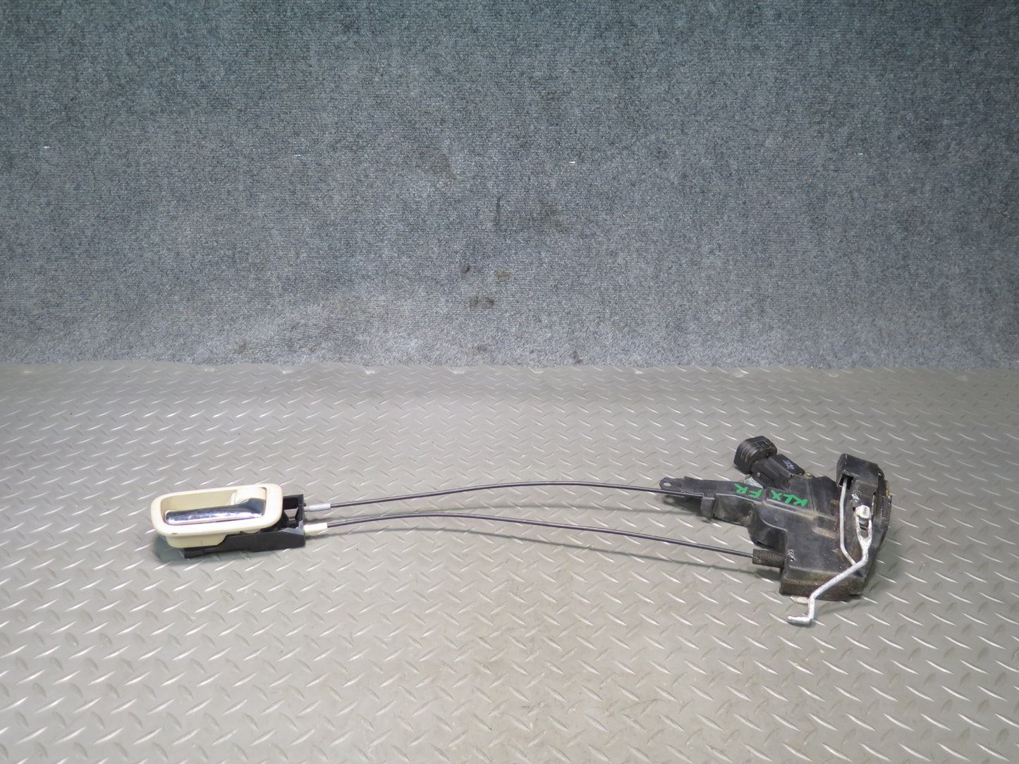 2003-2007 Lexus UZJ100L LX470 Front Right Door Lock Latch Actuator w Handle