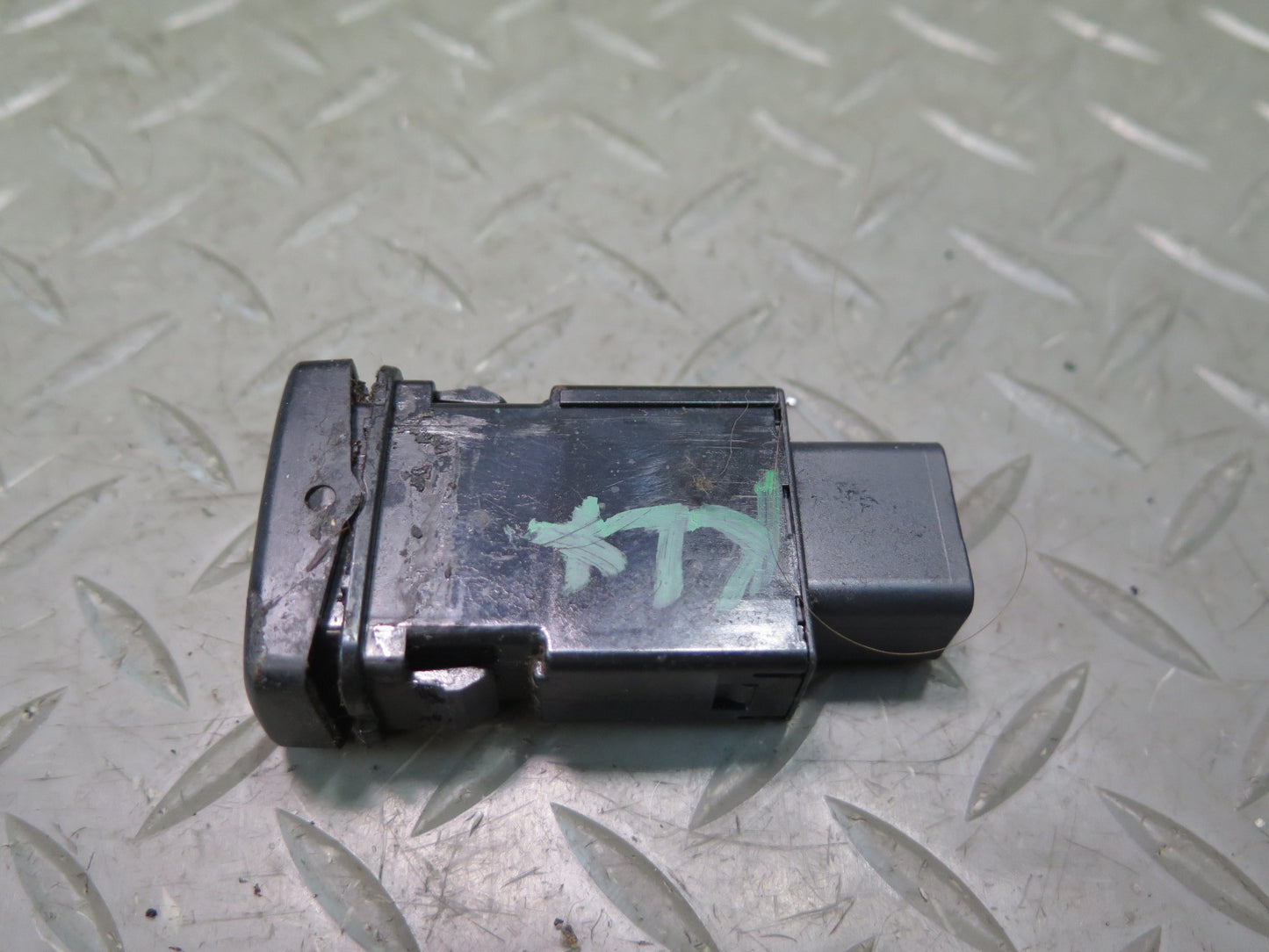 2003-2007 Lexus UZJ100L LX470 Left Heated Seat Heater Button Switch