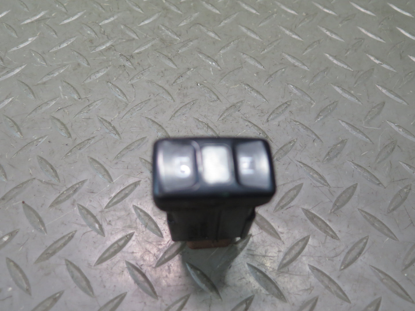 2003-2007 Lexus UZJ100L LX470 Right Heated Seat Heater Button Switch