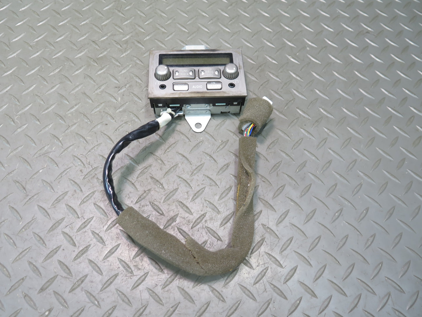 2003-2007 Lexus UZJ100L LX470 Rear Radio Control Switch Panel 86230-60010