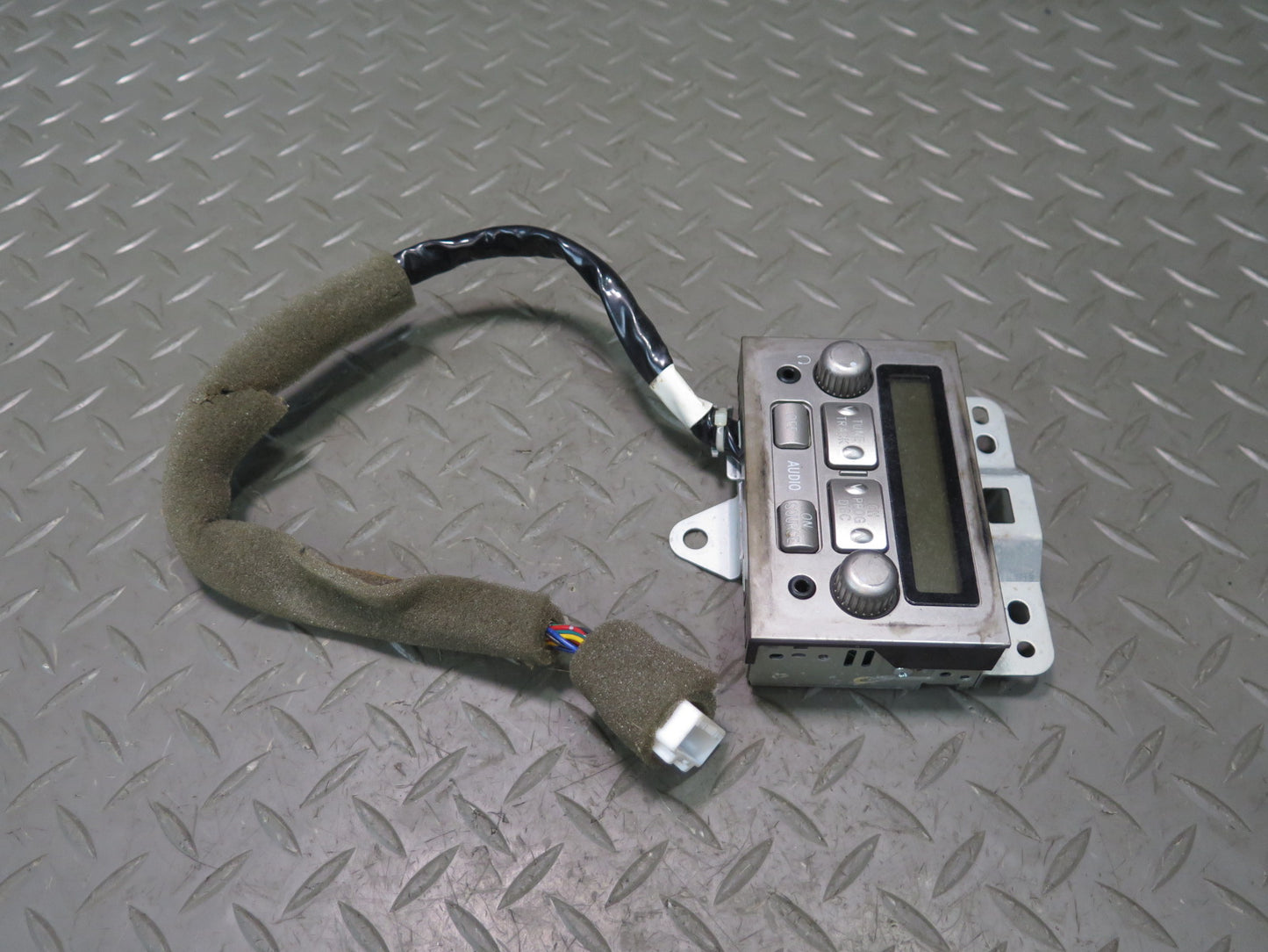2003-2007 Lexus UZJ100L LX470 Rear Radio Control Switch Panel 86230-60010