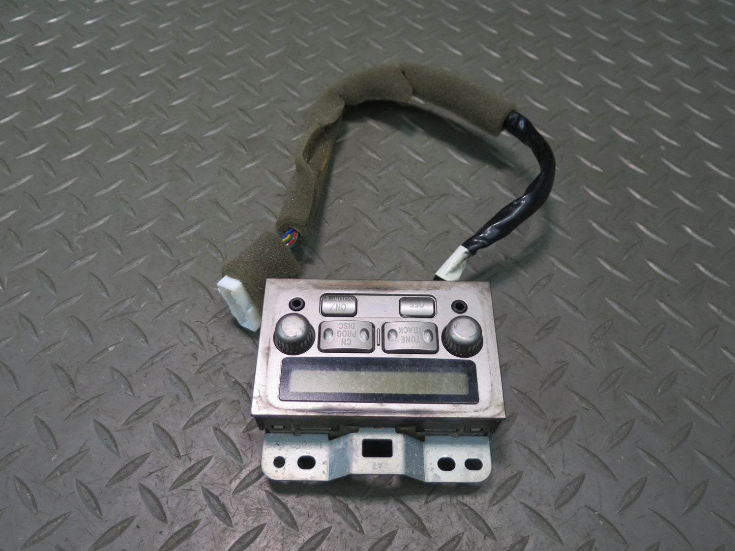 2003-2007 Lexus UZJ100L LX470 Rear Radio Control Switch Panel 86230-60010