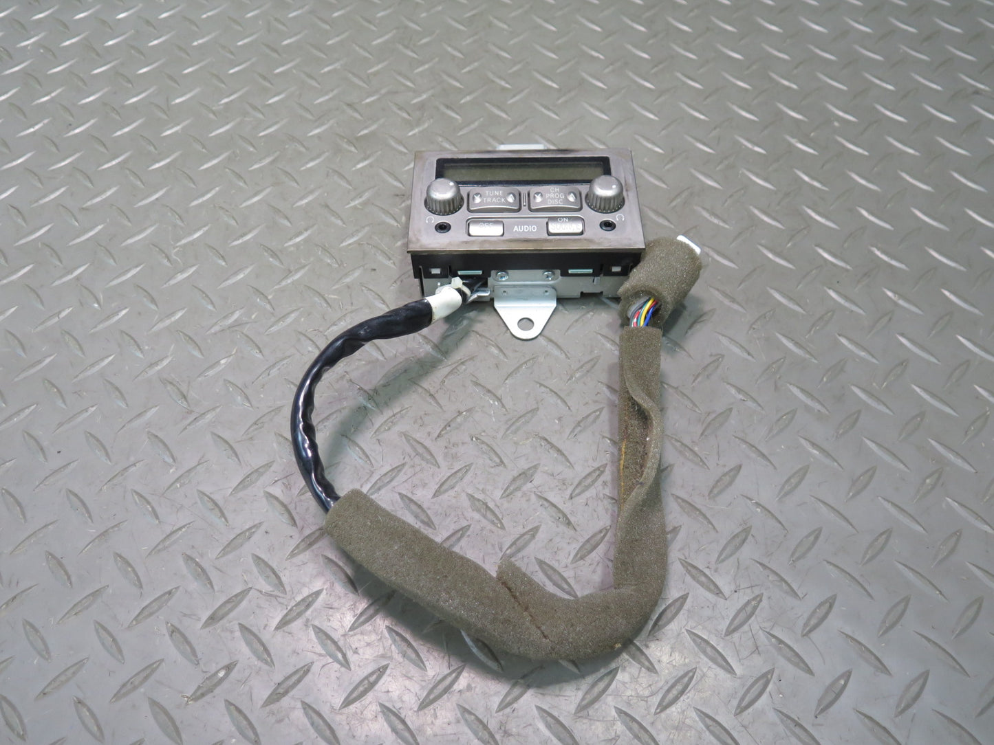 2003-2007 Lexus UZJ100L LX470 Rear Radio Control Switch Panel 86230-60010