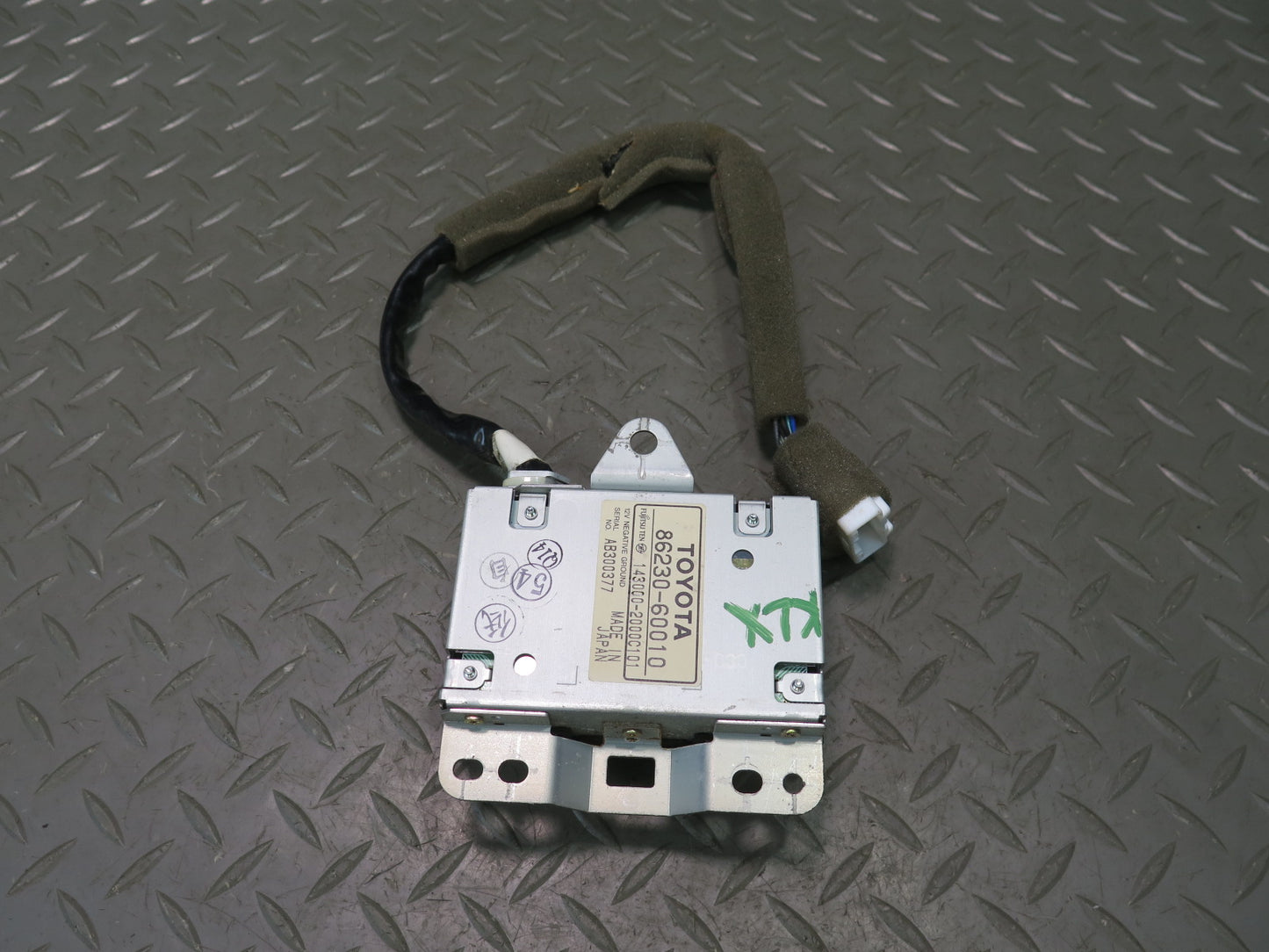 2003-2007 Lexus UZJ100L LX470 Rear Radio Control Switch Panel 86230-60010