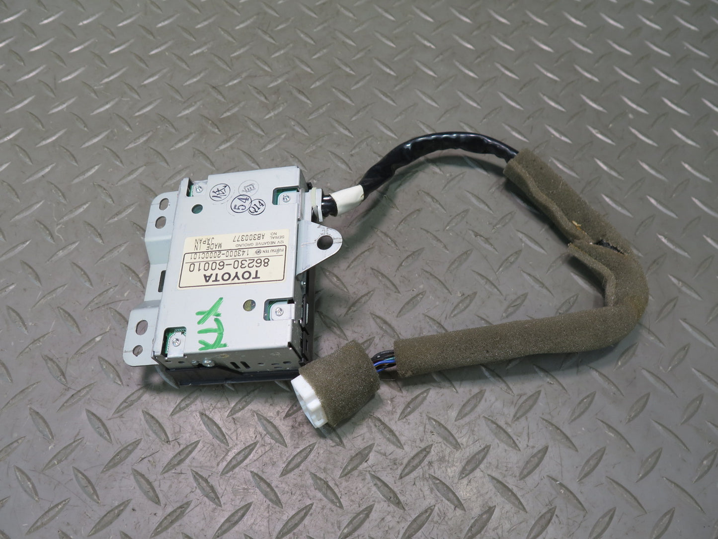 2003-2007 Lexus UZJ100L LX470 Rear Radio Control Switch Panel 86230-60010