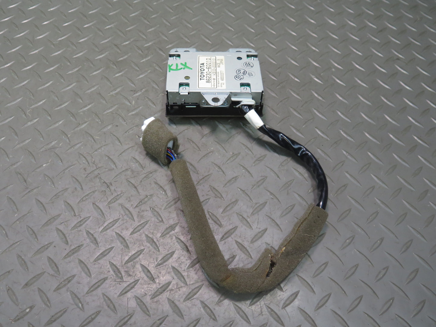 2003-2007 Lexus UZJ100L LX470 Rear Radio Control Switch Panel 86230-60010