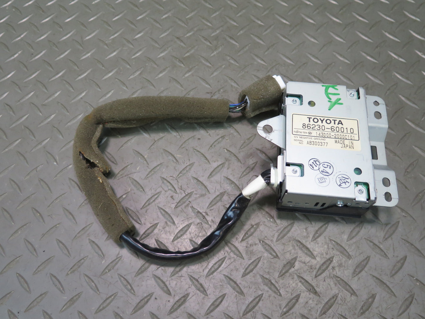 2003-2007 Lexus UZJ100L LX470 Rear Radio Control Switch Panel 86230-60010