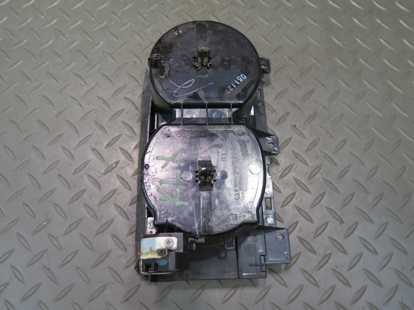 2003-2007 Lexus UZJ100L LX470 Front Center Console CUP Holder
