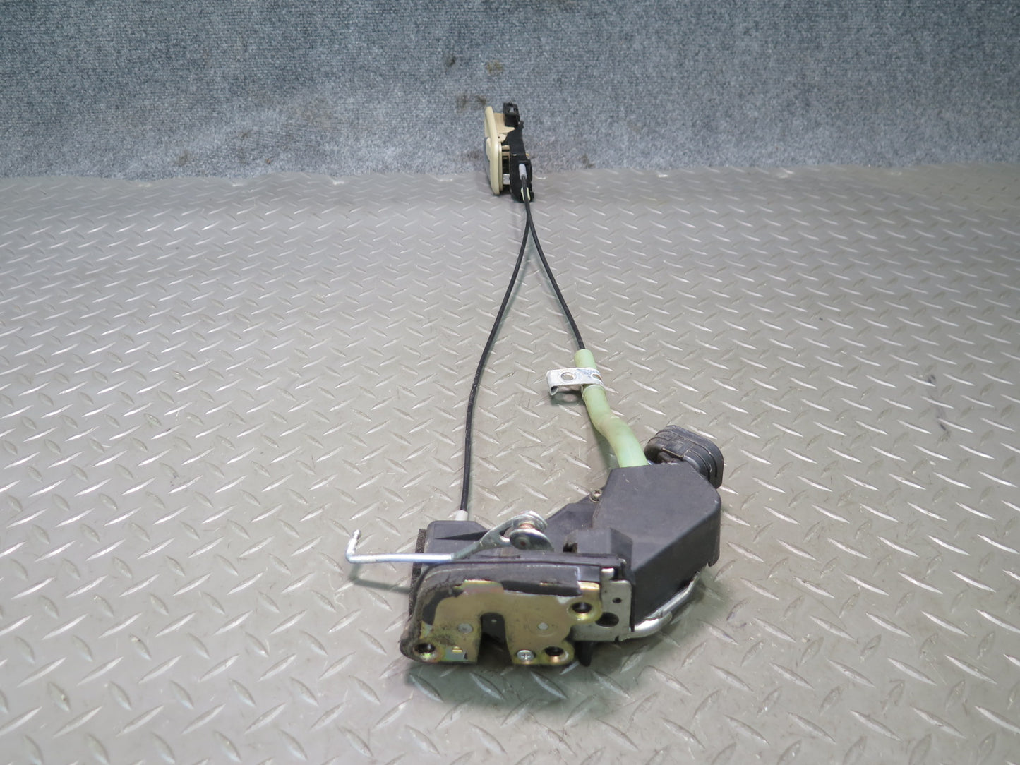 2003-2007 Lexus UZJ100L LX470 Rear Right Door Lock Latch Actuator w Handle