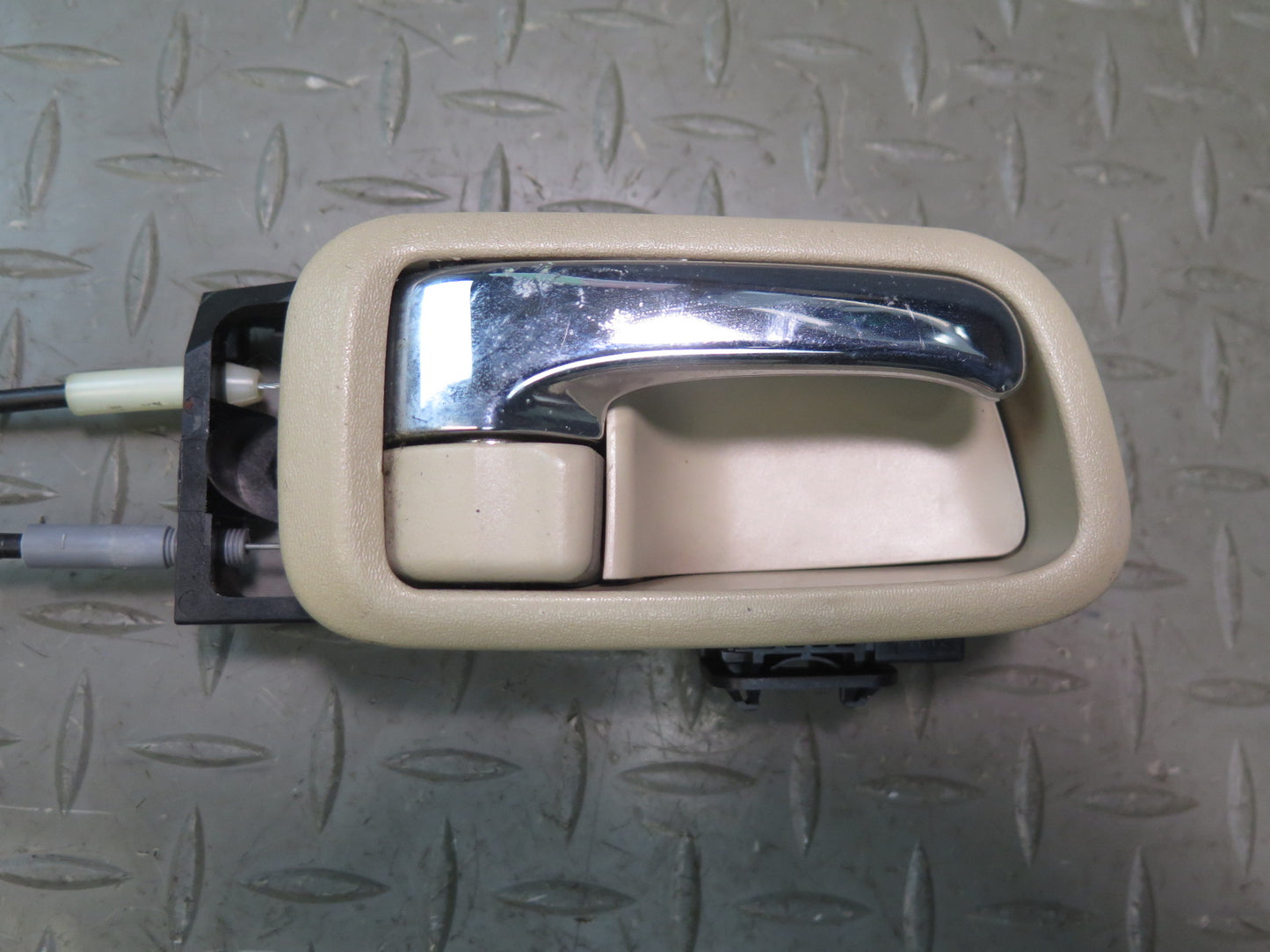 2003-2007 Lexus UZJ100L LX470 Rear Right Door Lock Latch Actuator w Handle