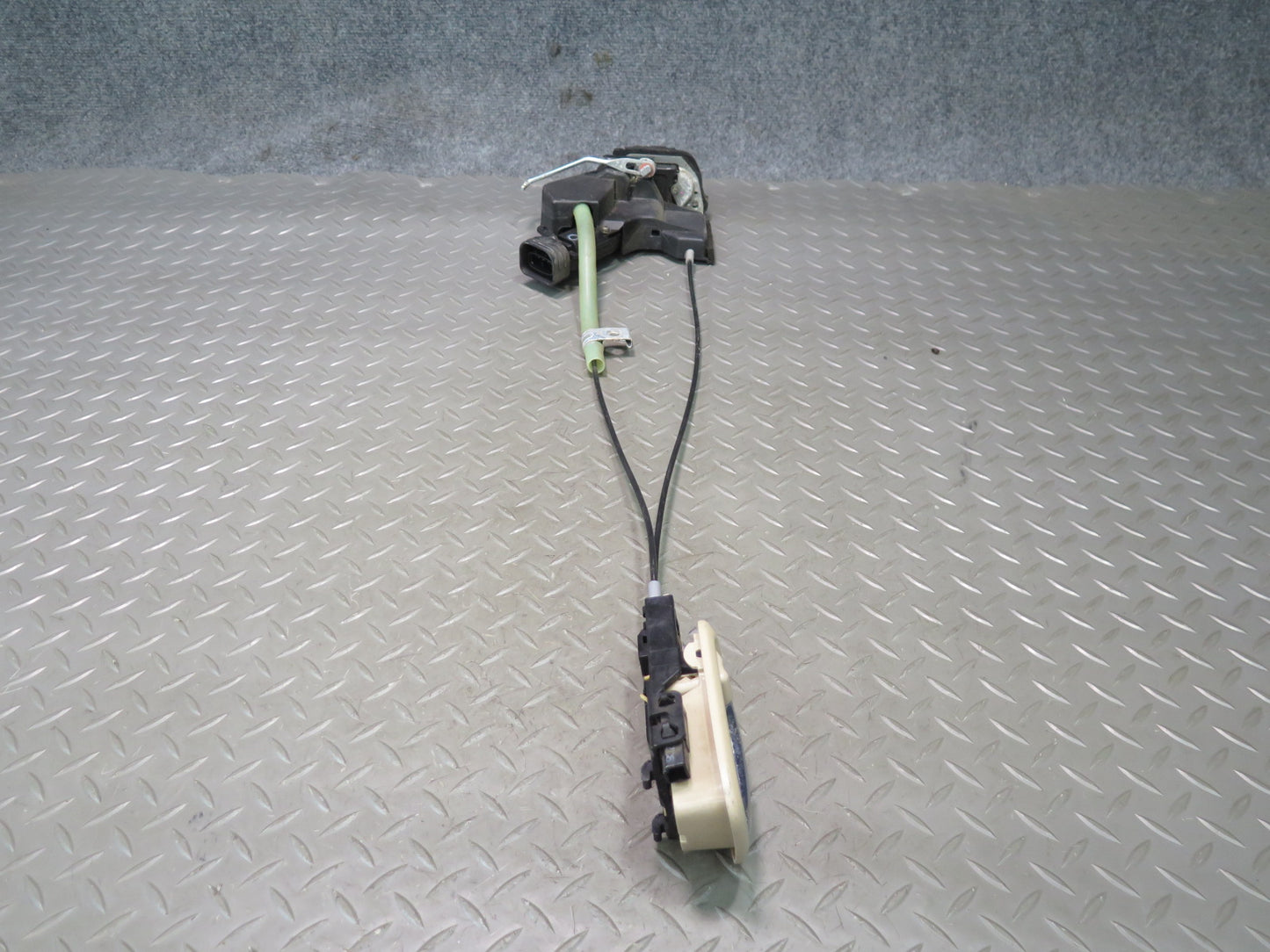 2003-2007 Lexus UZJ100L LX470 Rear Right Door Lock Latch Actuator w Handle