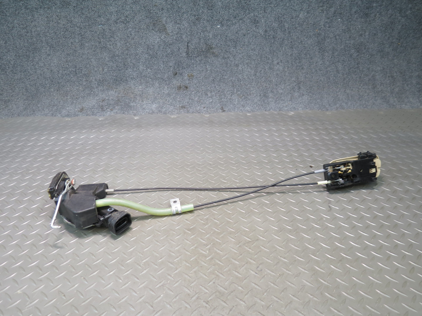2003-2007 Lexus UZJ100L LX470 Rear Right Door Lock Latch Actuator w Handle