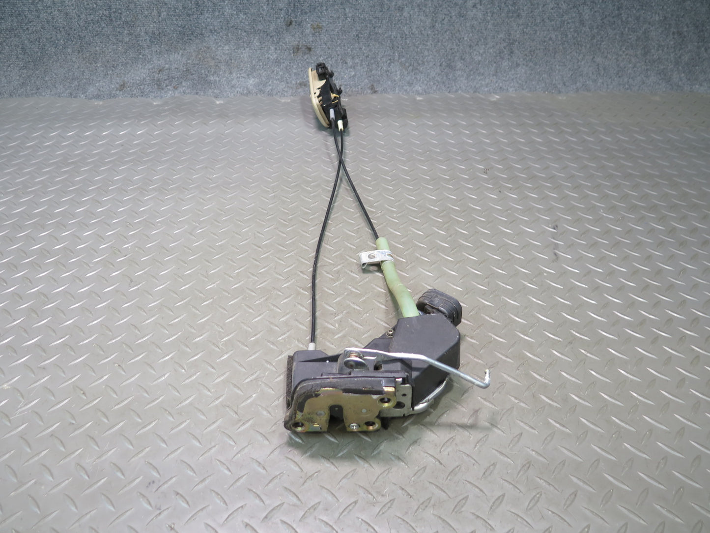 2003-2007 Lexus UZJ100L LX470 Rear Right Door Lock Latch Actuator w Handle