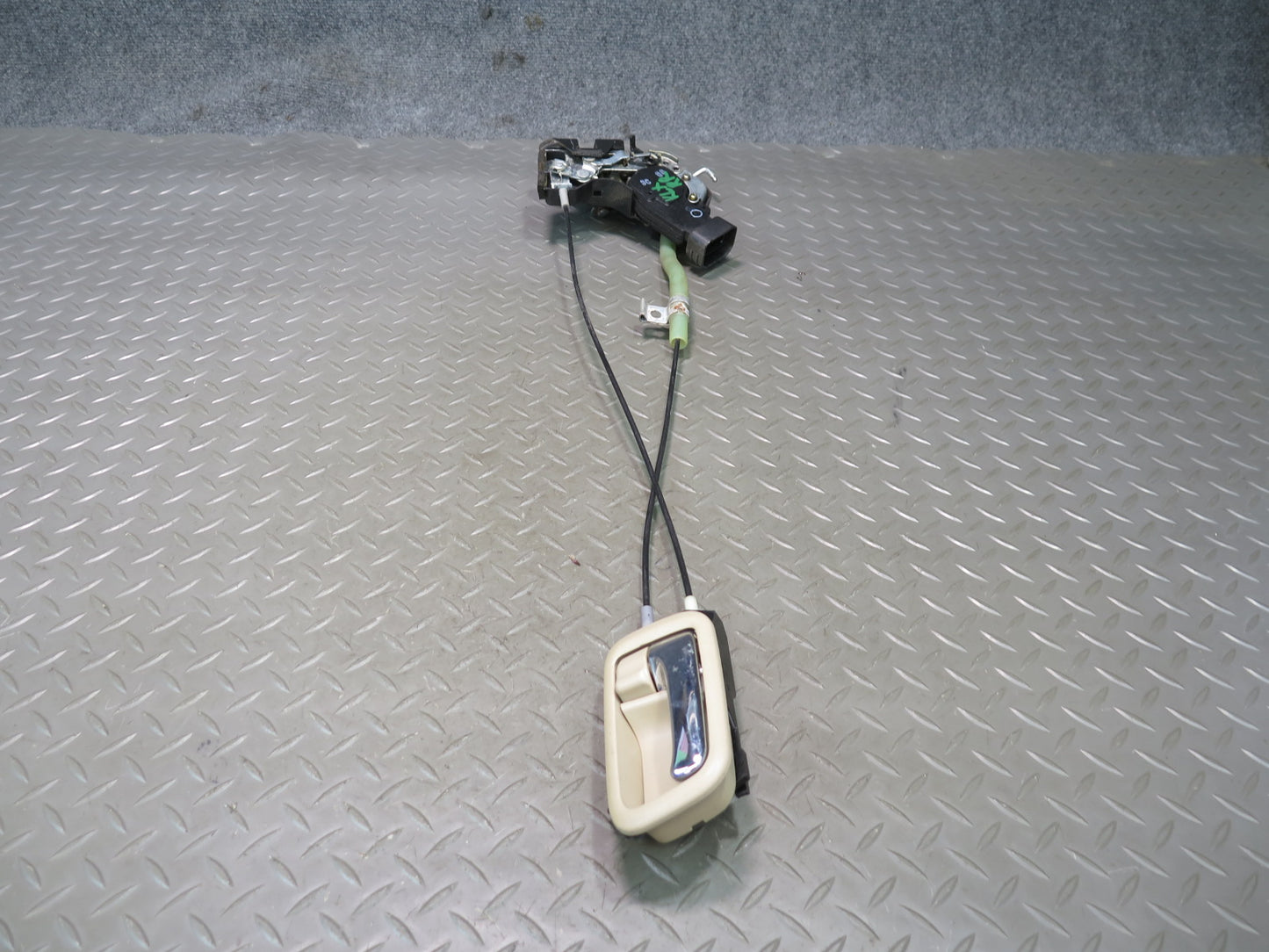 2003-2007 Lexus UZJ100L LX470 Rear Right Door Lock Latch Actuator w Handle