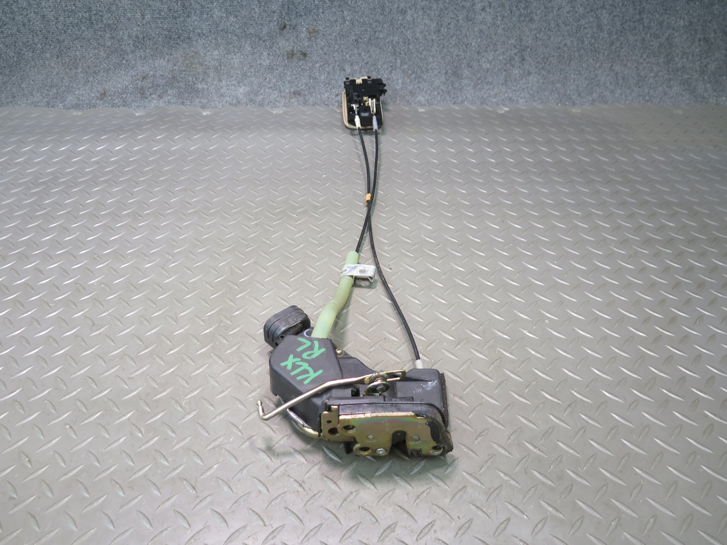 2003-2007 Lexus UZJ100L LX470 Rear Left Door Lock Latch Actuator w Handle