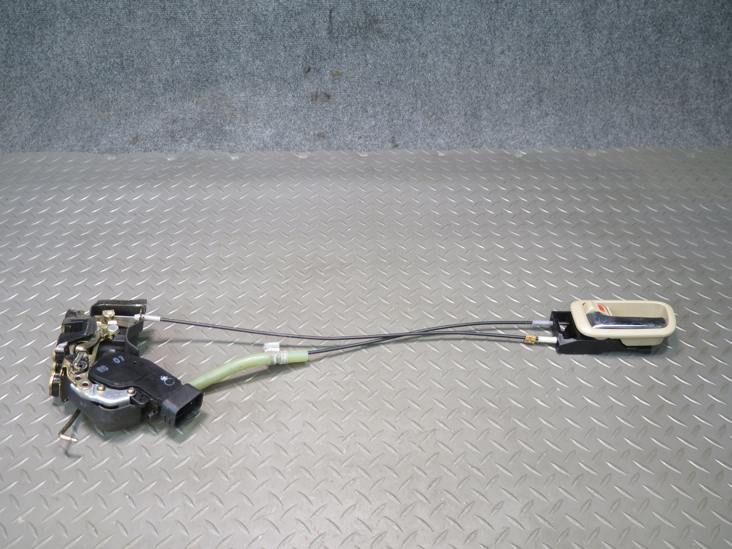 2003-2007 Lexus UZJ100L LX470 Rear Left Door Lock Latch Actuator w Handle