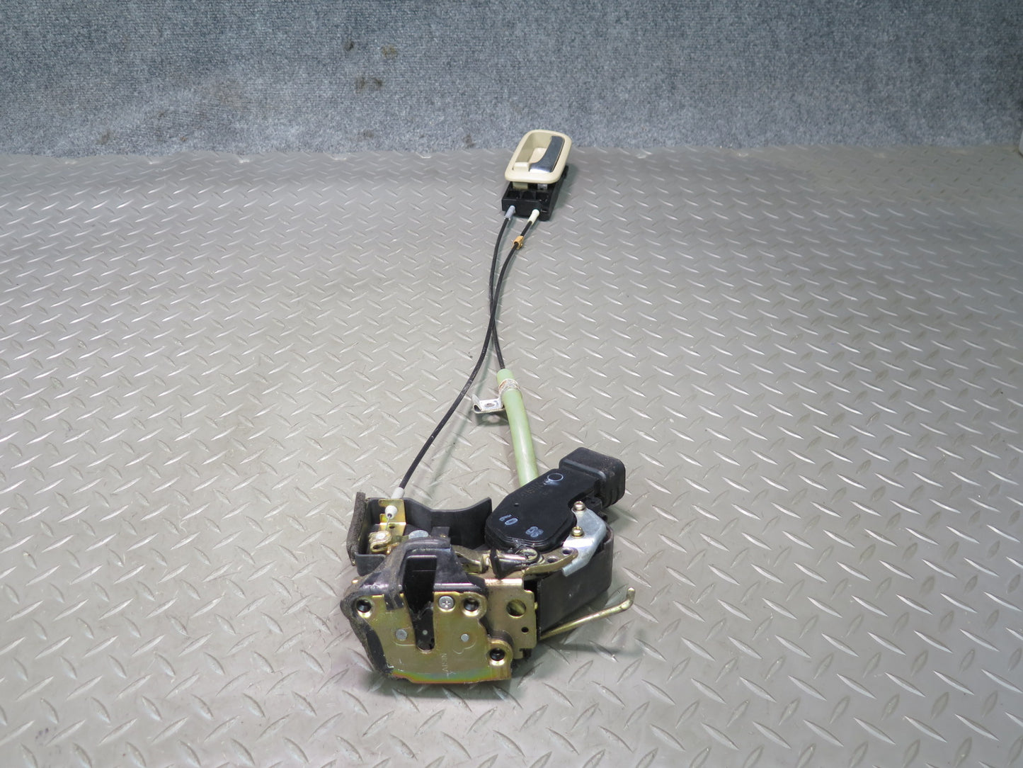 2003-2007 Lexus UZJ100L LX470 Rear Left Door Lock Latch Actuator w Handle
