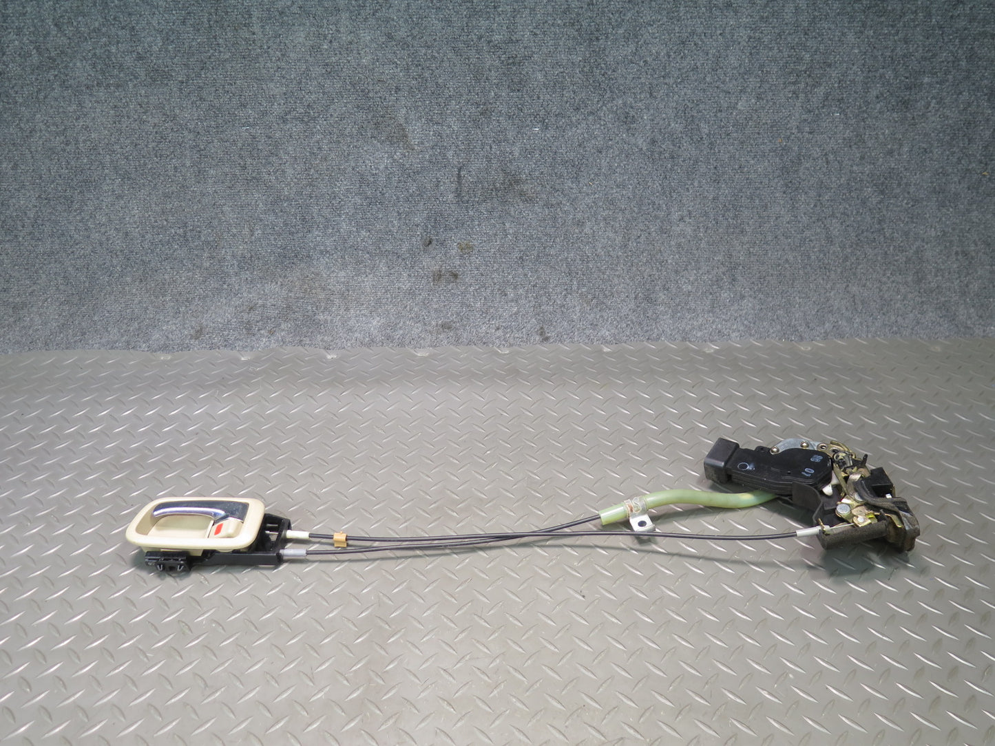 2003-2007 Lexus UZJ100L LX470 Rear Left Door Lock Latch Actuator w Handle