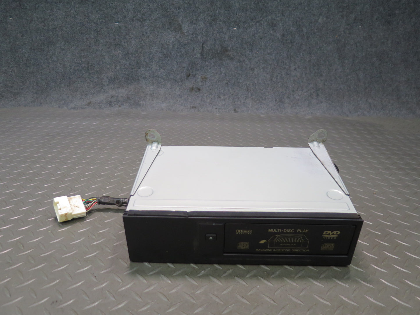 2003 Lexus UZJ100L LX470 CD Changer Player 86270-60111